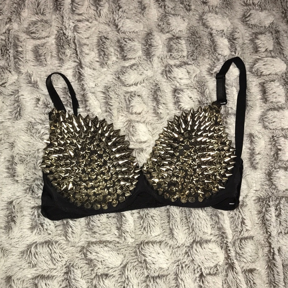 Spikes bra